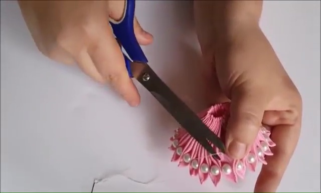 How to Ribbon Flower with Pearl Beads (25)