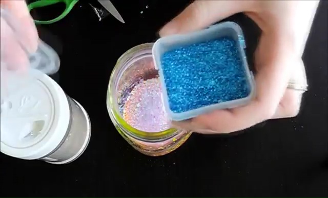 How to make a DIY Fairy Glow Jar (14)