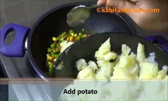 Potato Stuffed Bread Roll Recipe (12)