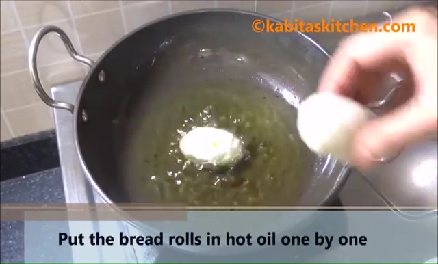 Potato Stuffed Bread Roll Recipe (27)
