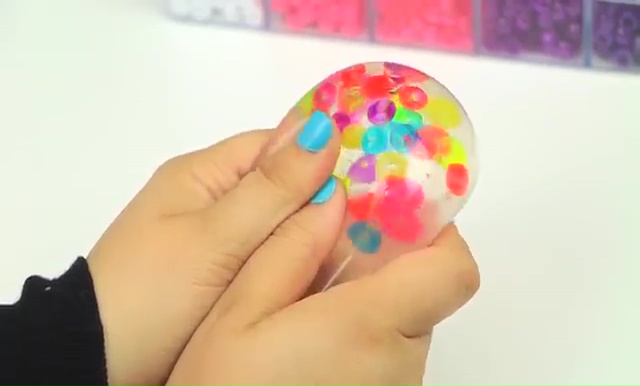 DIY Glitter Liquid Orbeez Stress Ball (12)