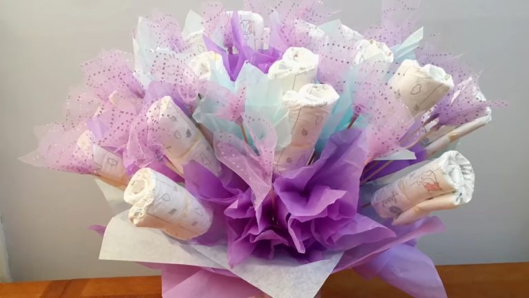 24 Adorable DIY Baby Shower Gifts &amp; Basket Ideas / DIY