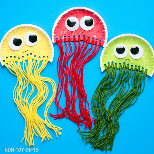 Expressive paper plate jellyfish craft underwater animals