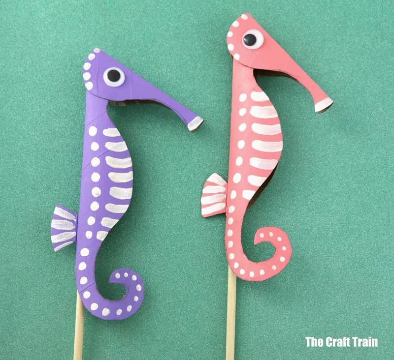 Sea animals DIY paper towel seahorse craft
