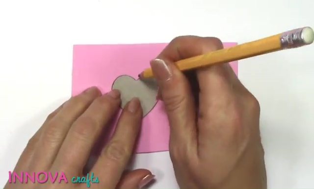 DIY Glue Gun Crafts How to make a Heart Pendant (2)