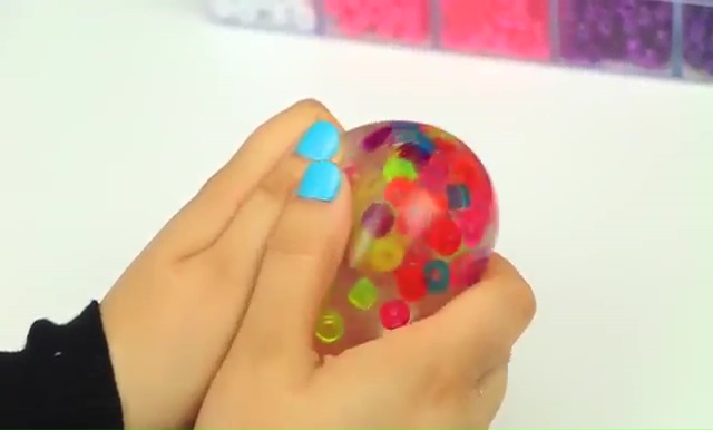 DIY Glitter Liquid Orbeez Stress Ball (2)